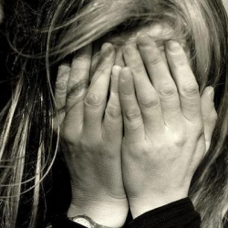 Москвада интернет аркылуу таанышкан кыргыз кызы зордукталды