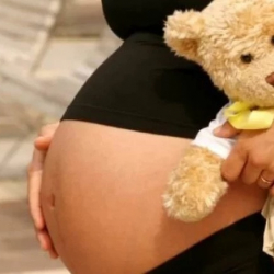 Школьница родила от 64-летнего пенсионера