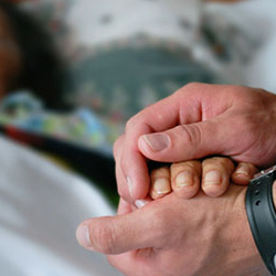 Жарык дүйнө менен кош айтышып баратып кемпир "Ажобуз айныды. Бекер камады"деп каргады