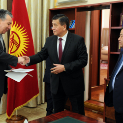 Сокеңе Чыкең каршы чыгып...