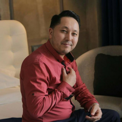 Сүрөт - Съездбек Искеналиев, ырчы: "Эне деген теңдеши жок зат тура..."