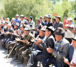 Чоң-Алайда жер титирөөдөн жабыр тарткандарга 2,3 млн сом акчалай жардам которулду