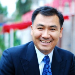 Равшан Жээнбеков: “Кремль Атамбаев сунуштаган адамды колдобой койсо, ал адам өтө албай калат”