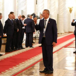 Шылдың болгон кыргыз аткаминерлери же “имиджмейкерге” муктаж чоң курсактар