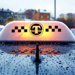 Баткенде айдоочулар кардарларын акысыз ташып жатышат