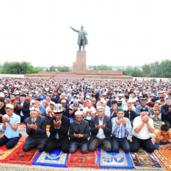 СҮРӨТ- Ошто Орозо айт намазга миңдеген адам катышты