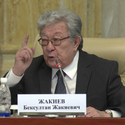 Бексултан ЖАКИЕВ, КР Эл Баатыры: “Партиялар өзүлөрүнүн багыты боюнча аталышы керек”