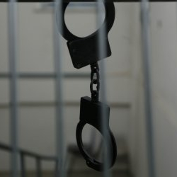 Чоң апасын өлтүргөн бала боштондукка чыкты