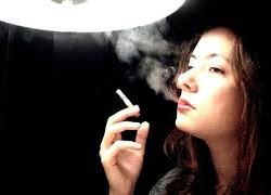 Кыздардын чылым чегүүсү көбөйүүдө!