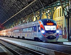 ВИДЕО:Тайванда поезд тебелеп кеткен кемпир тирүү калды 