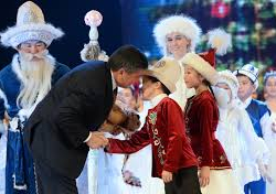 Жетимиш бала Жаңы жылга карата Жээнбековдон эмне белек алды?