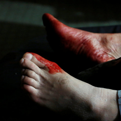 Тирүүлөй жыныстык мүчөсүн кесип салган...  