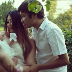 СҮРӨТ: Ырчы Чолпонайдын бактылуу көз ирмемдери…