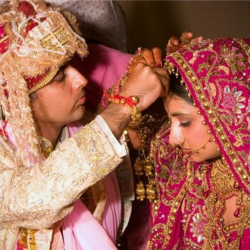 ВИДЕО: Тамак талашкан кудалар мушташты