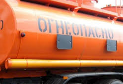 На трассе Бишкек — Ош перевернулись два бензовоза