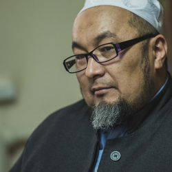 Чубак ажы депутаттарды сотко бербейт!