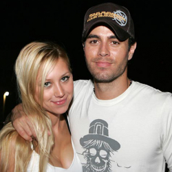 Энрике Илгесиас менен Анна Курникова алгачкы жолу эгиз балдарын көрсөтүштү