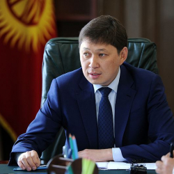 Сапар Исаков күтүүсүздөн кызматынан кол жууйбу?