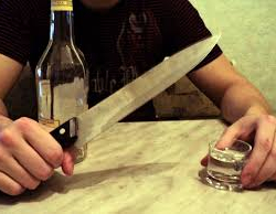 Жинди суунун күчү менен бычактап салган