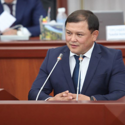 Жогорку Кеңештин Төрагасы Дастанбек Жумабеков Өзбекстан Олий Мажлисинин Мыйзам чыгаруу палатасынын Төрагасы Нурдинжон Исмаиловго көңүл айтты