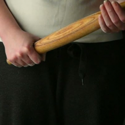 ВИДЕО - Чындык издеген ата: Кызымды мыкаачылык менен өлтүрүп койгон адам жазасын албай жүрөт...