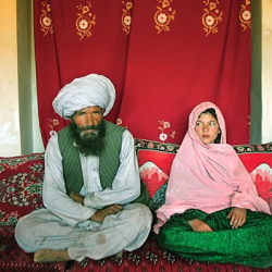 Молдону алдап нике кыйдырышкан: 16 жашка толо электе эне болгон кыздын таенеси шарттуу кесилди