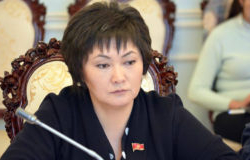 Жылдыз Мусабекова: Сапар Исаковду ээрден кантип жыгыштын айла амалын ойлоп