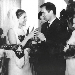 Ислам Каримовдун архивдик сүрөтү80ге толмок... Ислам Каримов бала кезинде кандай болгонун жубайы айтып берди