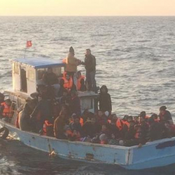 Команда береговой охраны Турции спасла 84 сирийцев, находившихся на судне, у которого отказал мотор