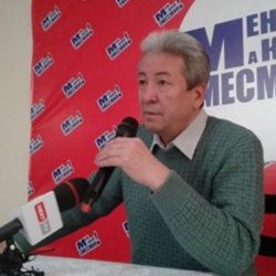 Адахан Мадумаров: "Азыр камакта жаткан саясатчылар акыйкатсыз соттолду"
