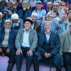 Аксакалдардын коомдо орду салмактуубу? Улуулар жаштарга үлгү болушса…