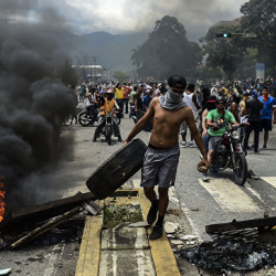 Правительство Венесуэлы подписало соглашение с оппозицией
