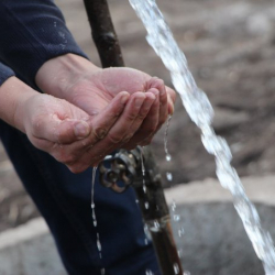 ВИДЕО - Ура-аа Бишкекте таза суу 8 сомго кымбаттайт