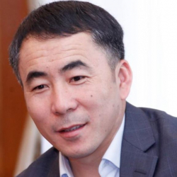 Мээрбек Мискенбаев: "Шашпагыла, силердин оозуңарды кулагыңарга чейин жыры...ит кылам”