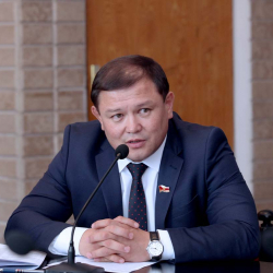 Дастанбек Жумабеков Ош шаардык кеңешинин депутаттары менен жолугушту