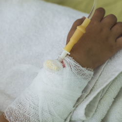 Караколдо бала бакчадан чарчап калган балага экспертиза өпкөсүнө суук тийген деген чечимин чыгарды