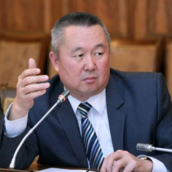 Сайдыкени башка партияда туруп, бөлөк партияга кылтыңдаганын элдин баары билет 