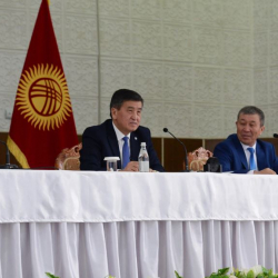 Президент: "Чек ара маселеси толук чечилет"