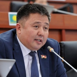 Алмаз Эргешов: "Доктурлар кардарларды тааныш дарыканаларга жиберишет"