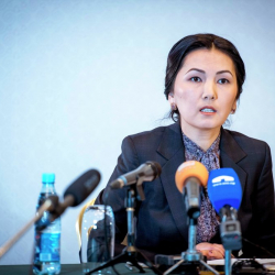 Аида айым, ички сезимим козголуп кетти. Бирок, сизди сүйгөндөн мага не пайда?..