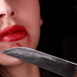 23-февралда Ала-Тоо конушунда  жолдошун аяштарынан кызганып, аялы курсагына бычак сайды