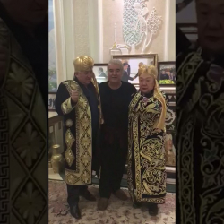  «Салимбай ака кыргыз элинин тиреги» дешип. Эми эшикке чыга албай калган Жалил Атамбаев ме­нен Нургазы Айдаров