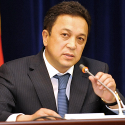 Жөн эле креслону «занят» кылып олтурган бок курсактар Карашевден үлгү алышса