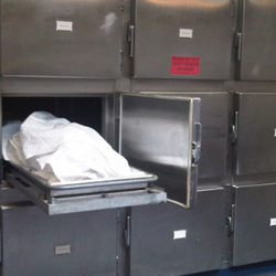 Тирүү күйөөсүн өлүкканага берип койгон аял