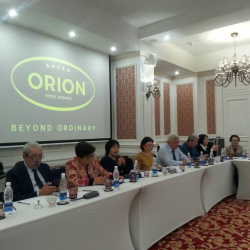 СҮРӨТ - Бүгүнкү жыйынга саясаттан “исчез” болуп кеткендер келди...