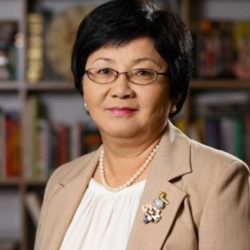 Роза Отунбаева намерена создать силу, «способную составить конкуренцию провластной партии СДПК»