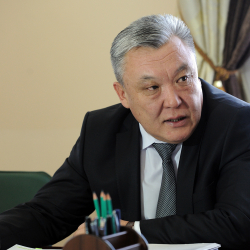 Медетбек Айдаралиев май талканды сугунуп жатабы?