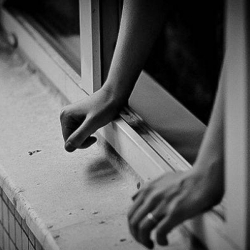 7-кабаттан кулап кеткен кыз  ооруканадан  каза болду