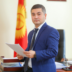 Юстиция министри Уран Ахметов иштен алынабы?