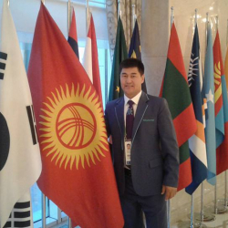 Шайлообек Атазов, коомдук ишмер: “Шалаакы жетекчилерден арылып, профес­сионал, мыкты кадрларды ишке тартышы керек”